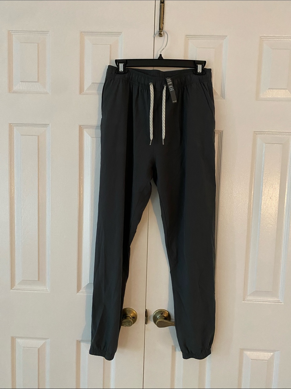 Vuori Women’s Charcoal Gray Jogger Pants with Contrast Drawcord